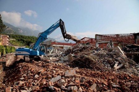 Safond-Martini | I lavori di demolizione dell'area ex Star-Black&Decker a Civate