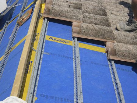 Listelli per la microventilazione e il supporto delle tegole e realizzazione del colmo ventilato