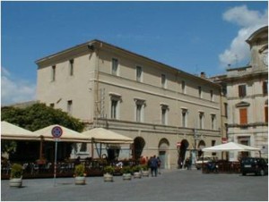 Palazzina d'interesse storico-artistico ad uso ufficio a Spoleto (Pg)
