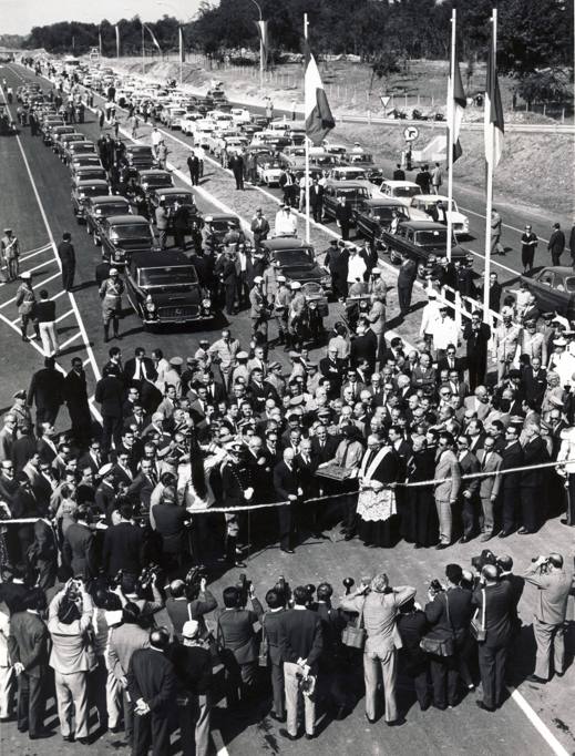 Il 22 settembre 1962 il Presidente della Repubblica Antonio Segni con il presidente del Consiglio Amintore Fanfani inaugura il tracciato Frosinone-Caserta