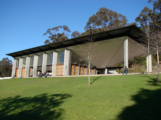 Arthur and Yvonne Boyd Art Centre (1999), Riversdale, West Cambewarra (NSW), designed in collaboration with Reg Lark and Wendy Lewin (Image © Flickr user Un Rosarino en Vietnam)