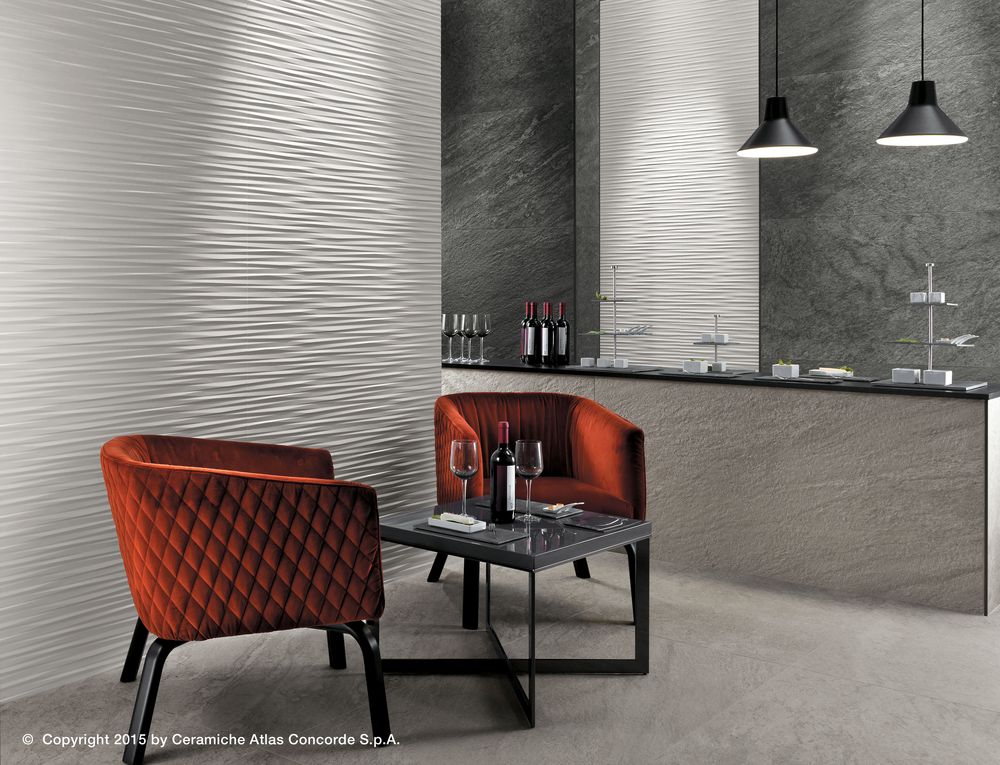 Le superfici ceramiche tridimensionali per pareti d’arredo uniscono impatto decorativo ai vantaggi del miglior rivestimento in pasta bianca.