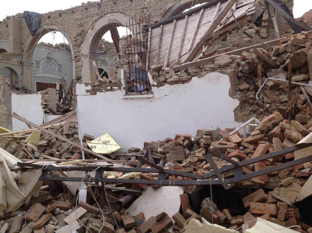 La chiesa distrutta dal terremoto.