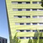Verde Residence, Hill Court, in Newcastle UK: 3800 m² di facciata ventilata rivestita con lastre Piterak Slim di SanMarco Terreal dal particolare colore smaltato giallo/verde prodotto su richiesta.