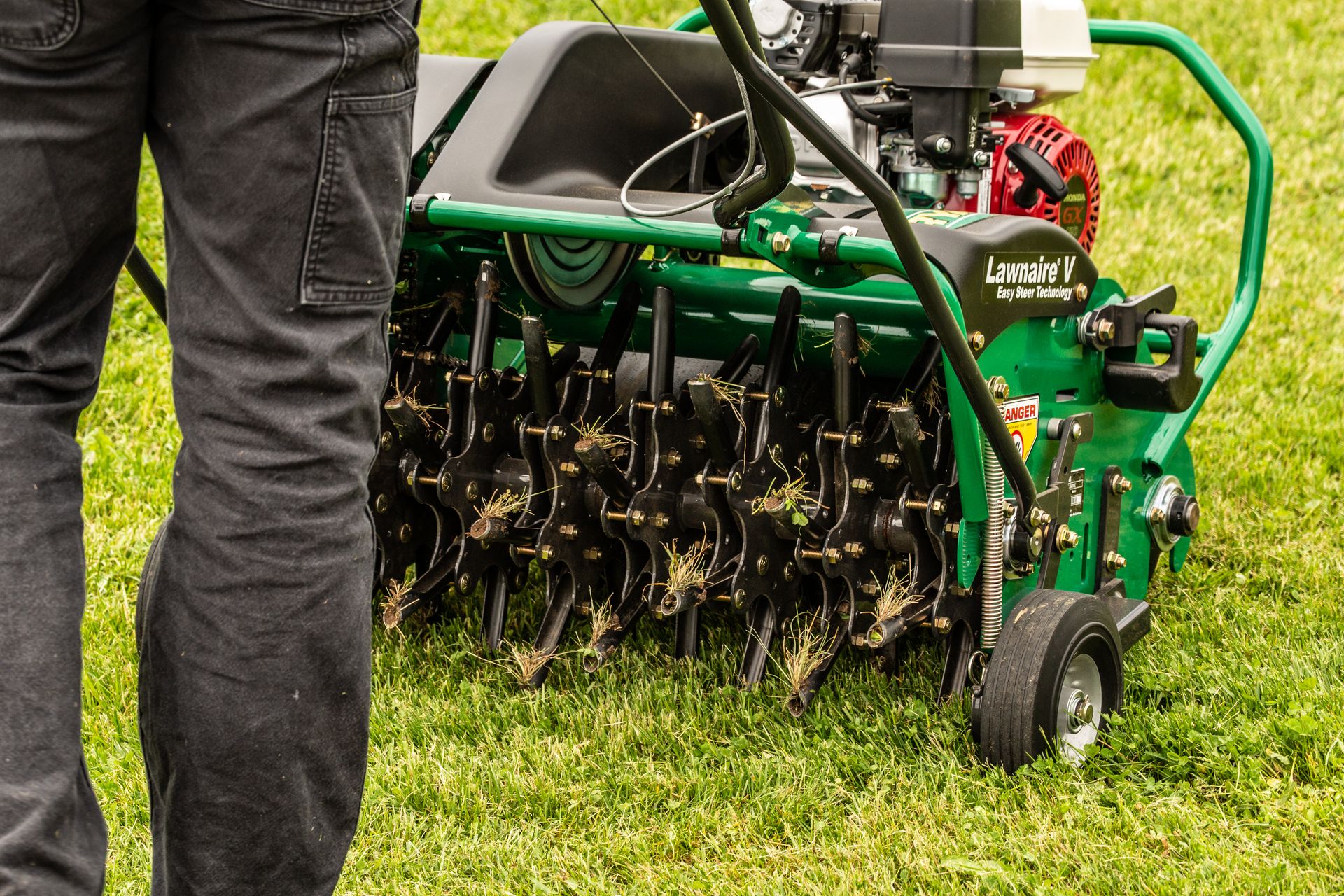 Attrezzature Bobcat per la cura del manto erboso - Imprese Edili